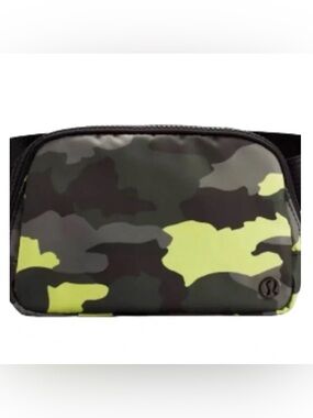 lululemon athletica everywhere belt bag- camo